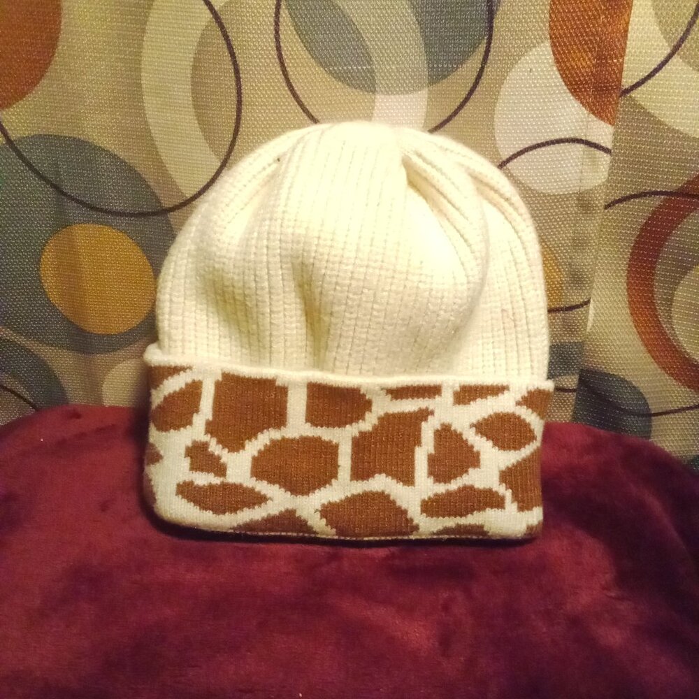 TIME AND TRU ANIMAL PATTERN WOMENS CUFFED BEANIE HAT
